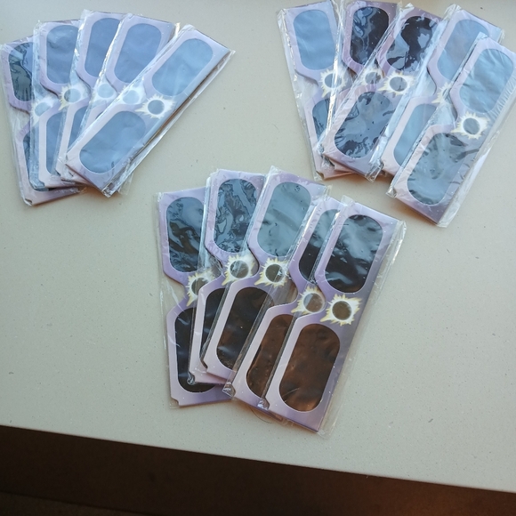 Solar Eclipse Viewing Glasses. 15 Pairs - Picture 7 of 8